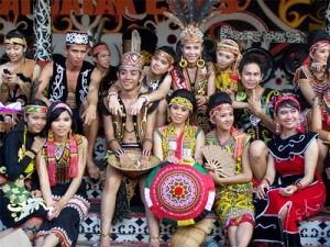 Download this Jenis Pakaian Adat Suku Dayak Dari Kulit Kayu picture