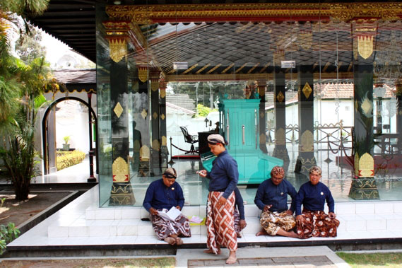 Pakaian Adat Yogyakarta