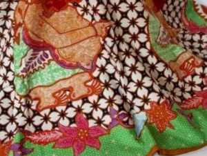 Fitinline com Variasi Motif  Batik  Tradisional Kawung  dan 