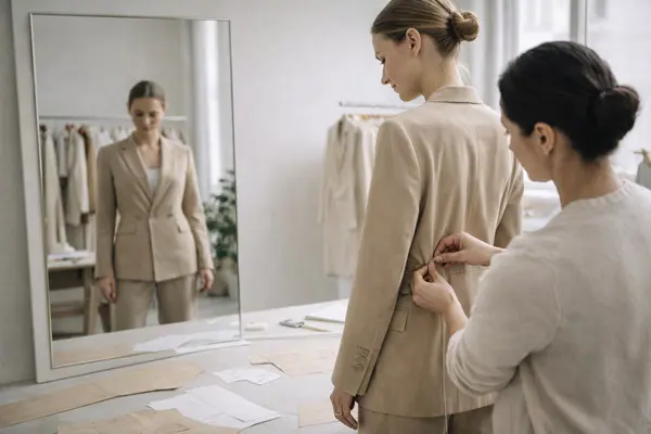 clothsample fitting process for fashion product development