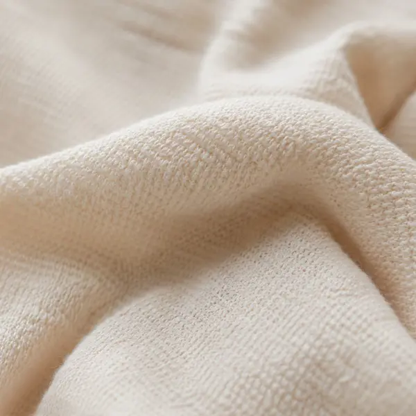 Detail close-up kain breathable untuk pakaian bayi dan kulit sensitif Detail close-up kain breathable untuk pakaian bayi dan kulit sensitif