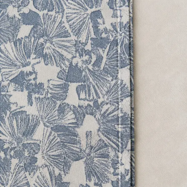 Detail kampuh balik atau French seam dengan tepi kain tersembunyi di dalam lipatan