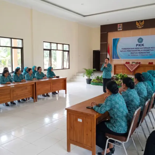 Anggota PKK mengenakan seragam resmi saat mengikuti kegiatan organisasi