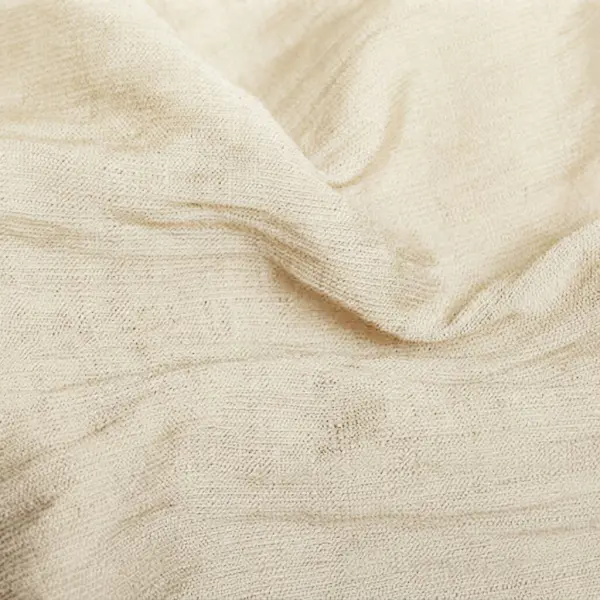 Tekstur kain polo linen dengan kerut halus vertikal pada permukaan kain