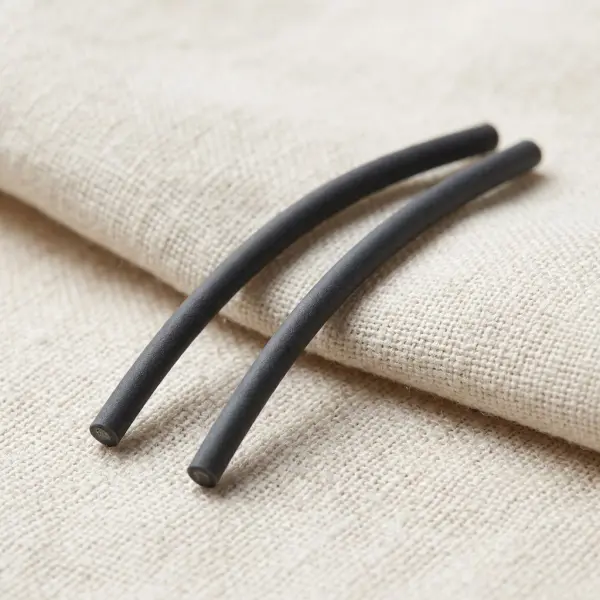 Komponen magnetic cord fleksibel untuk sistem penutup tersembunyi pada pakaian Komponen magnetic cord fleksibel untuk sistem penutup tersembunyi pada pakaian