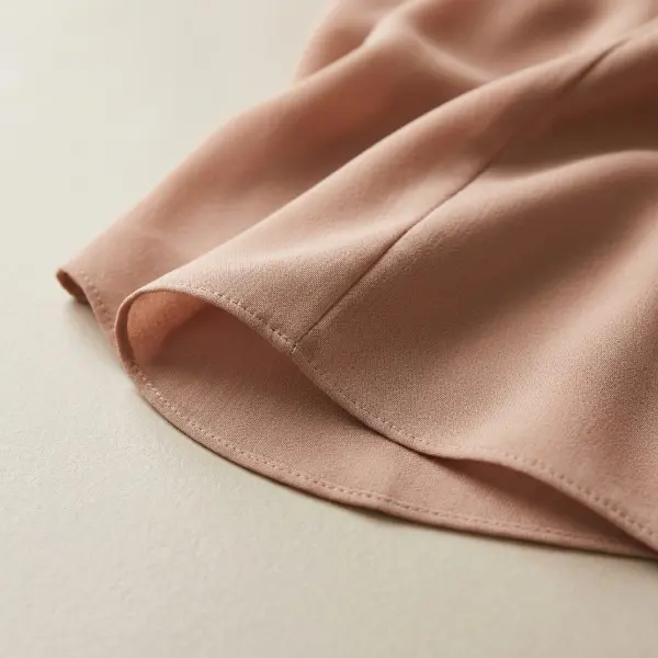 Detail konstruksi hijab yang memperlihatkan pola panel, sambungan, dan penyelesaian tepi