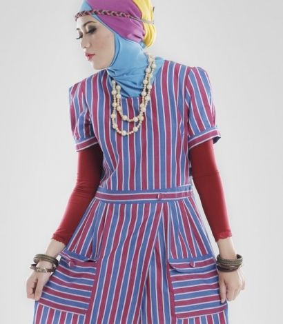 Pretty dress with cross-cutting skirt