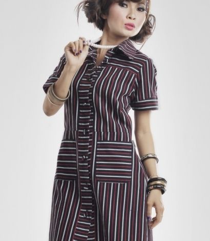 Shirt-like dress with cross-line pocket