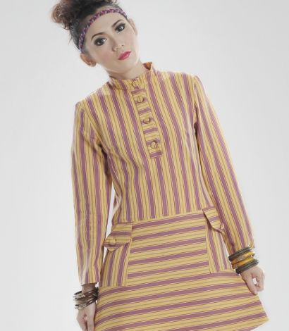 Low waist line dress with standing polo colar