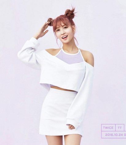 Pola Blus Cloud Shoulder Ala Momo Twice
